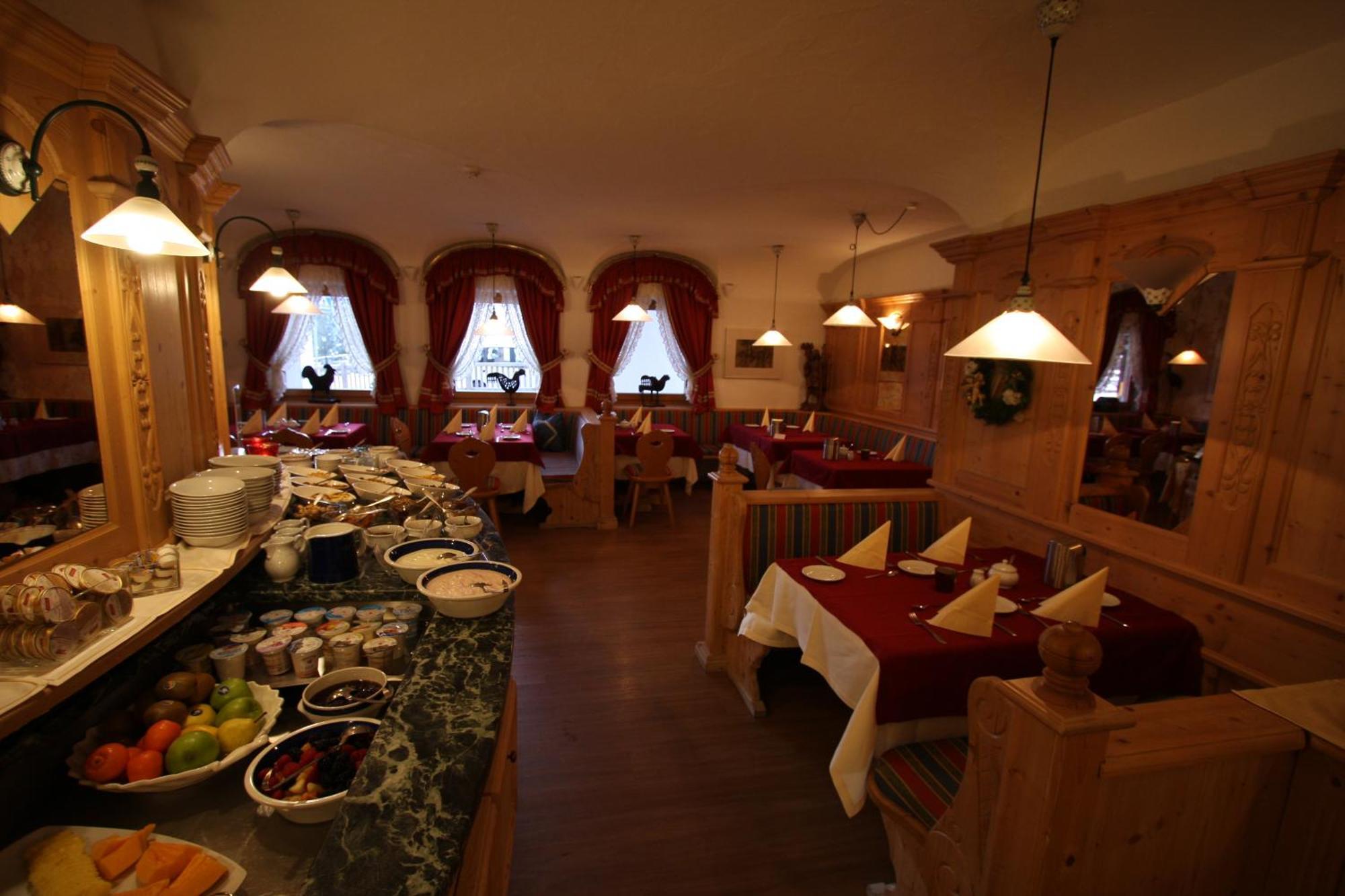 Garni Criss Aparthotel Colfosco Exterior photo
