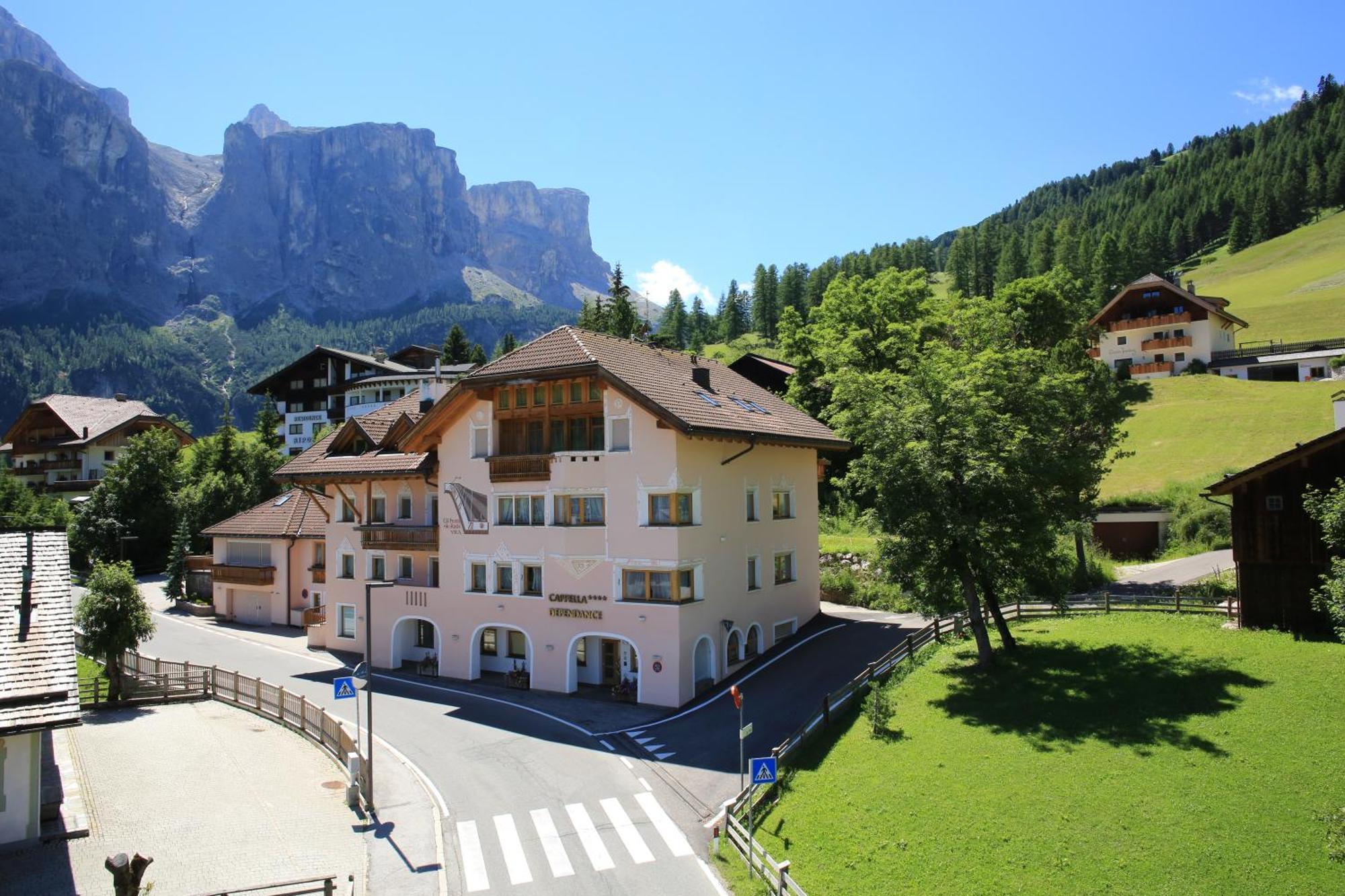 Garni Criss Aparthotel Colfosco Exterior photo